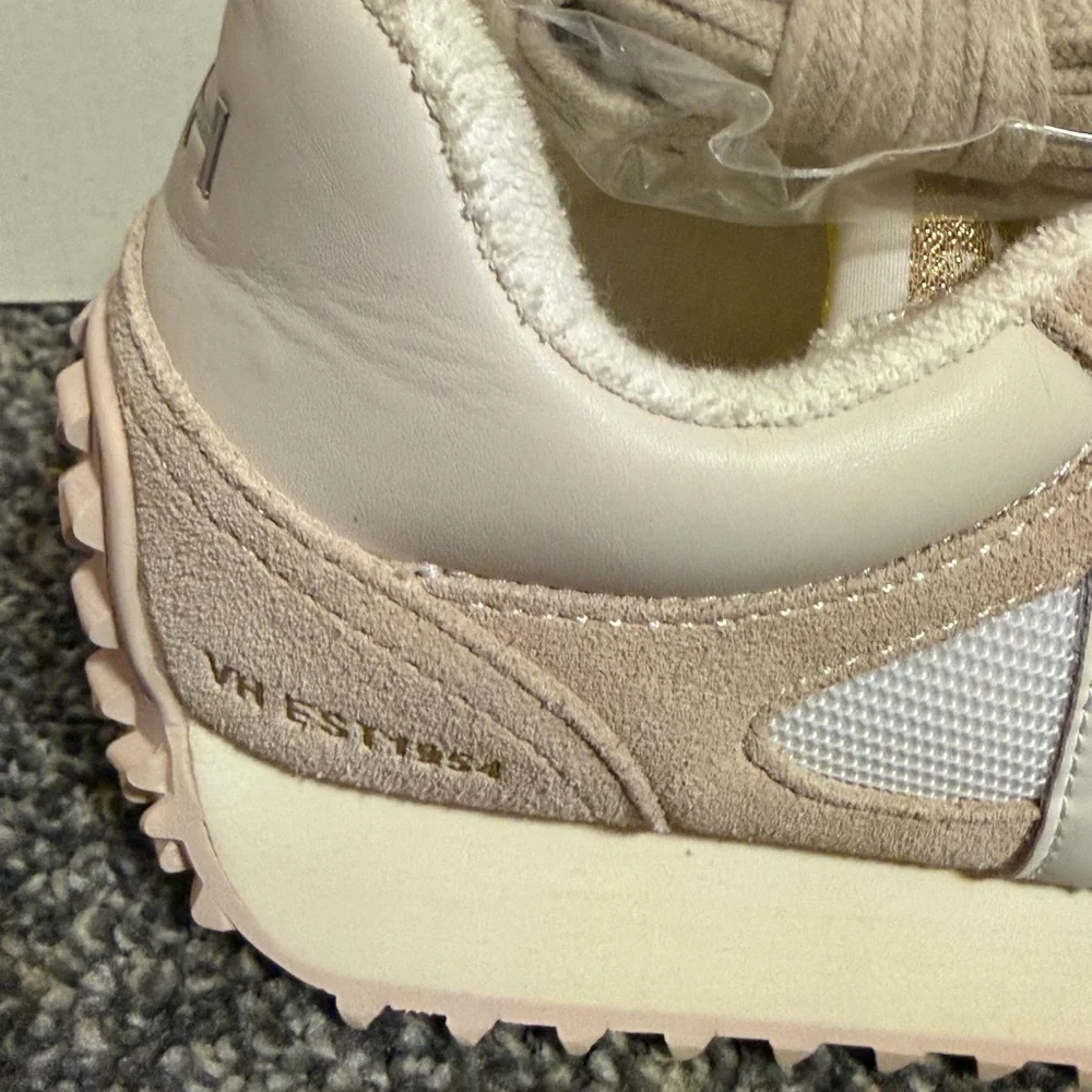 Women's White and Tan Sneakers‎
